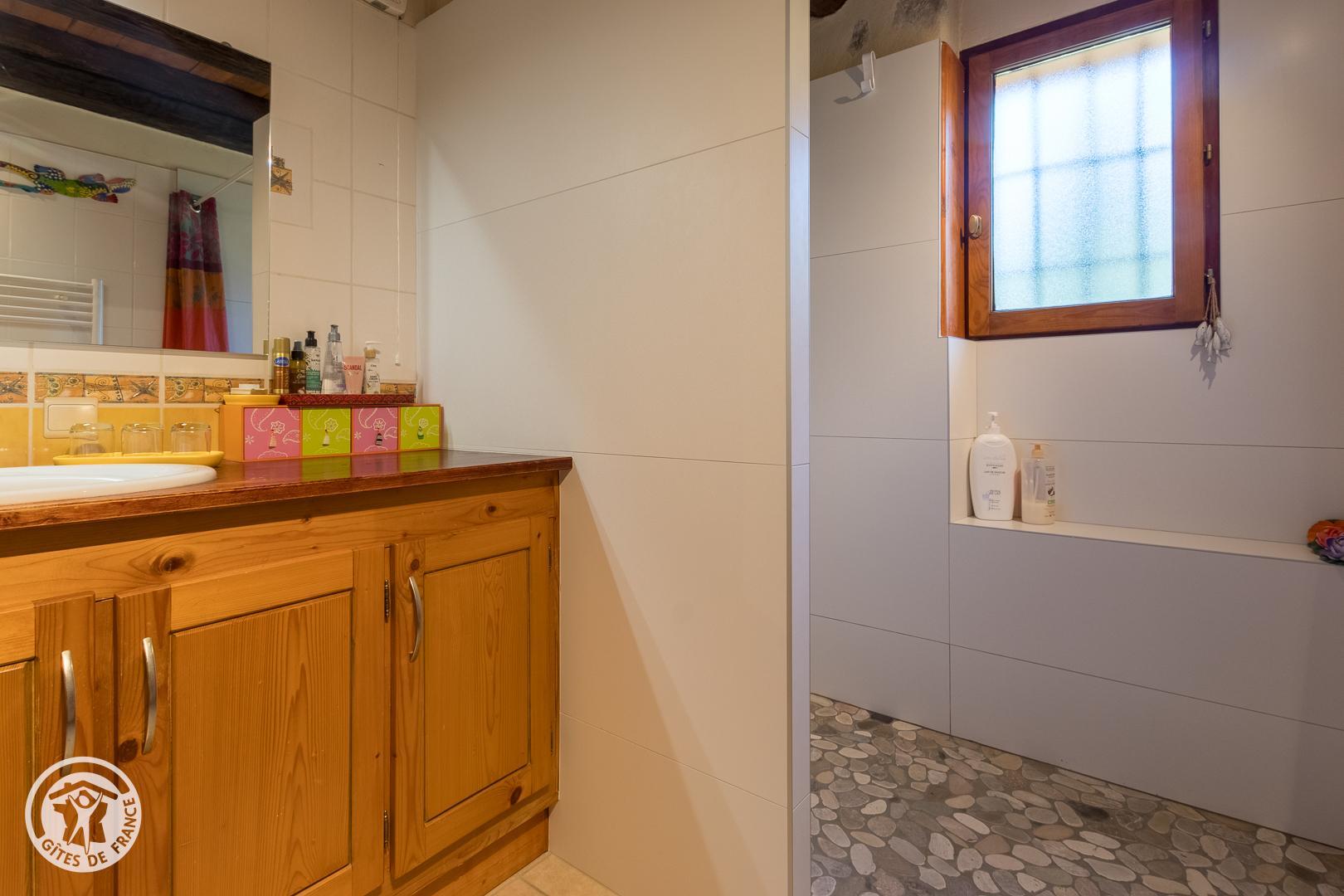 Salle de bain chambre Réglisse 01